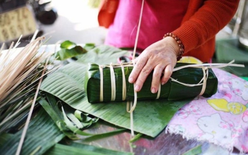 Cách gói bánh tét bằng lá chuối