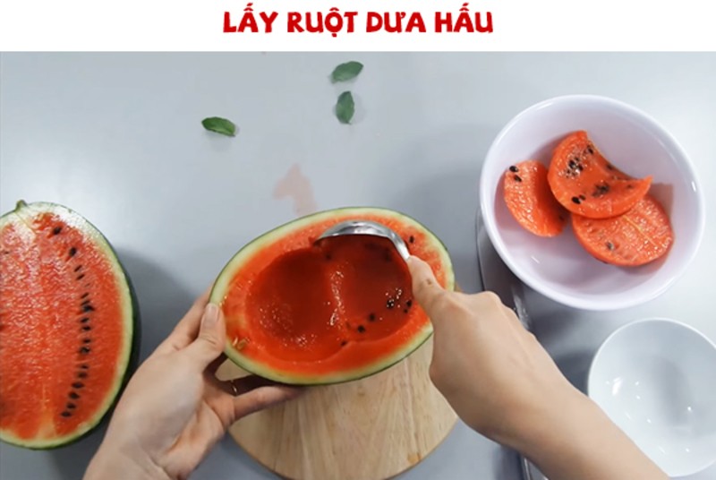 Lấy ruột dưa 