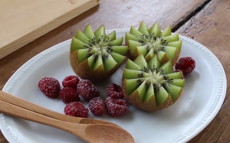 Cách gọt vỏ kiwi12