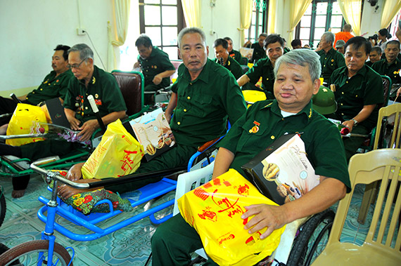 Hướng dẫn tặng quà cho người có công trong dịp Tết Nguyên đán 2024