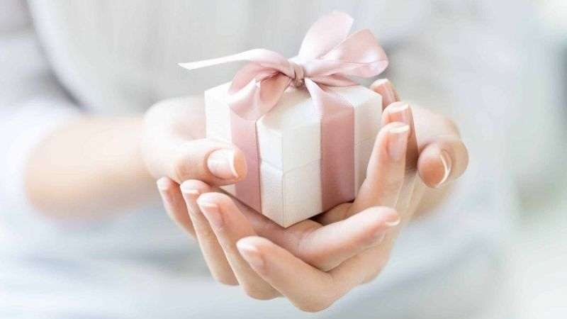 Ai tặng quà cho ai trong ngày Valentine Trắng?